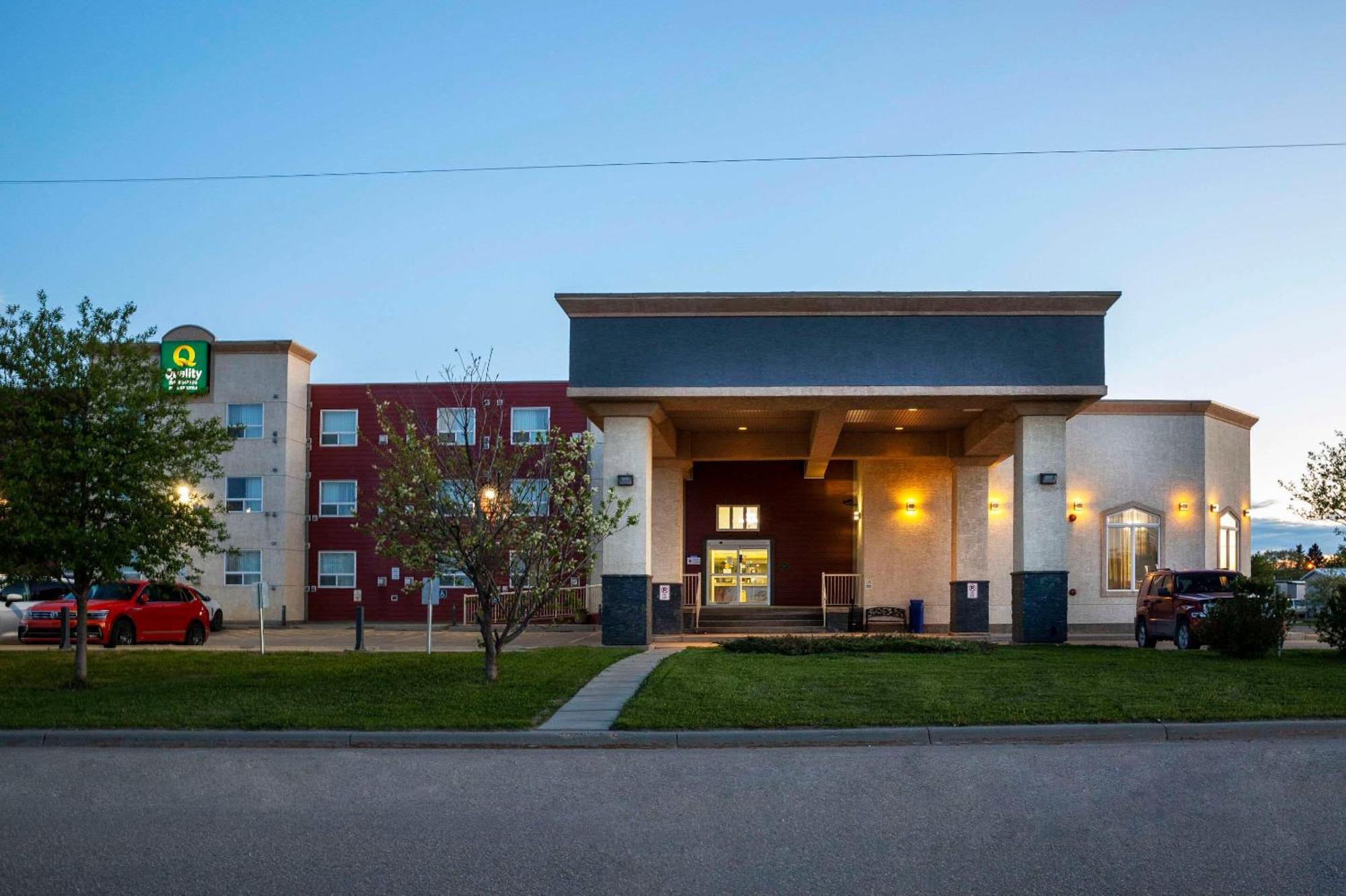 Quality Inn & Suites Whitecourt Exterior foto
